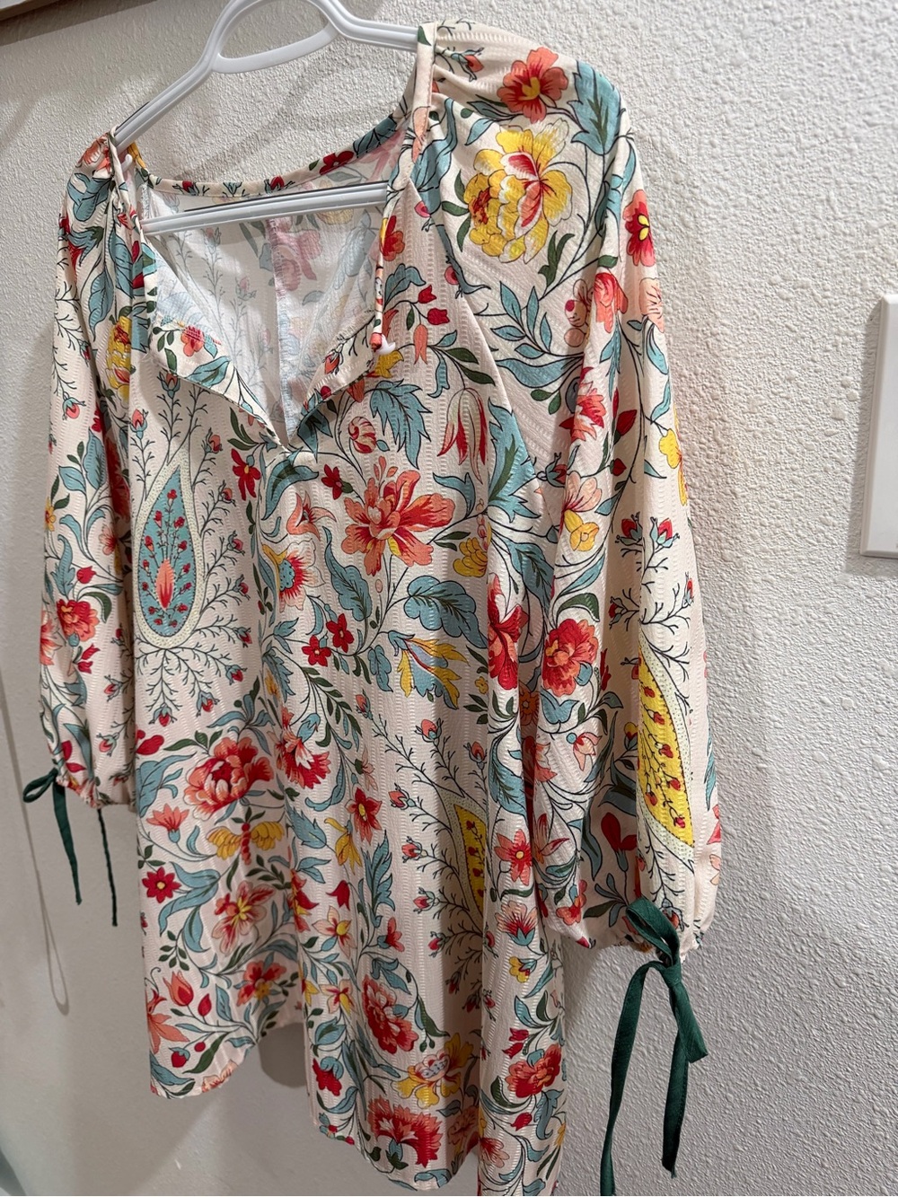 CherryBetty Floral V-Neck Peasant Tunic -Cream with Red & Teal Floral Print NWOT - Picture 2 of 7
